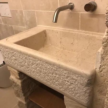 דירה Dimora Grottacielo פולינאנו א מארה